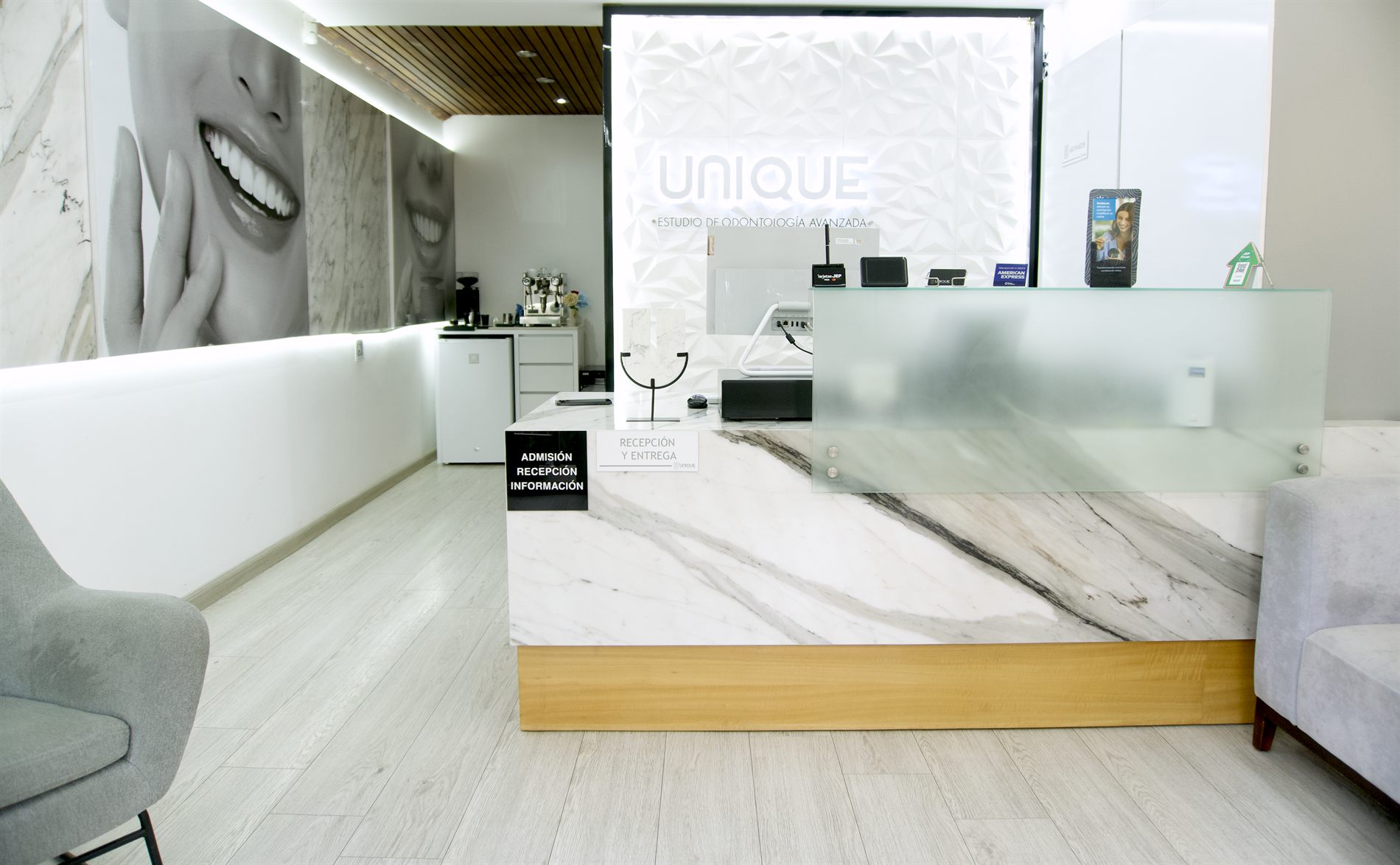 Recepción de UNIQUE Estudio de Odontología Avanzada